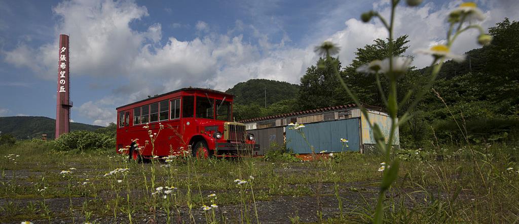 The city of Yubari in Hokkaido, a former coal-mining town that is reemerging from its status as a “municipality under rehabilitation” with unprecedented measures to combat a shrinking population. ©Tomohiro Ohsumi/Bloomberg via Getty Images